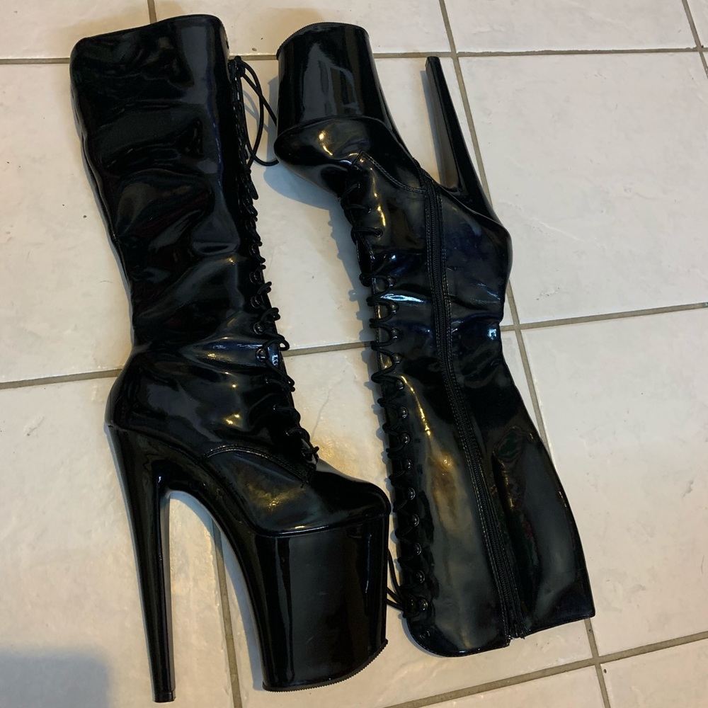 Pleasers platform boots